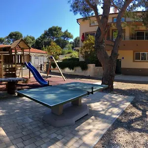 https://apartments-beach-house-villa.in-istria.net